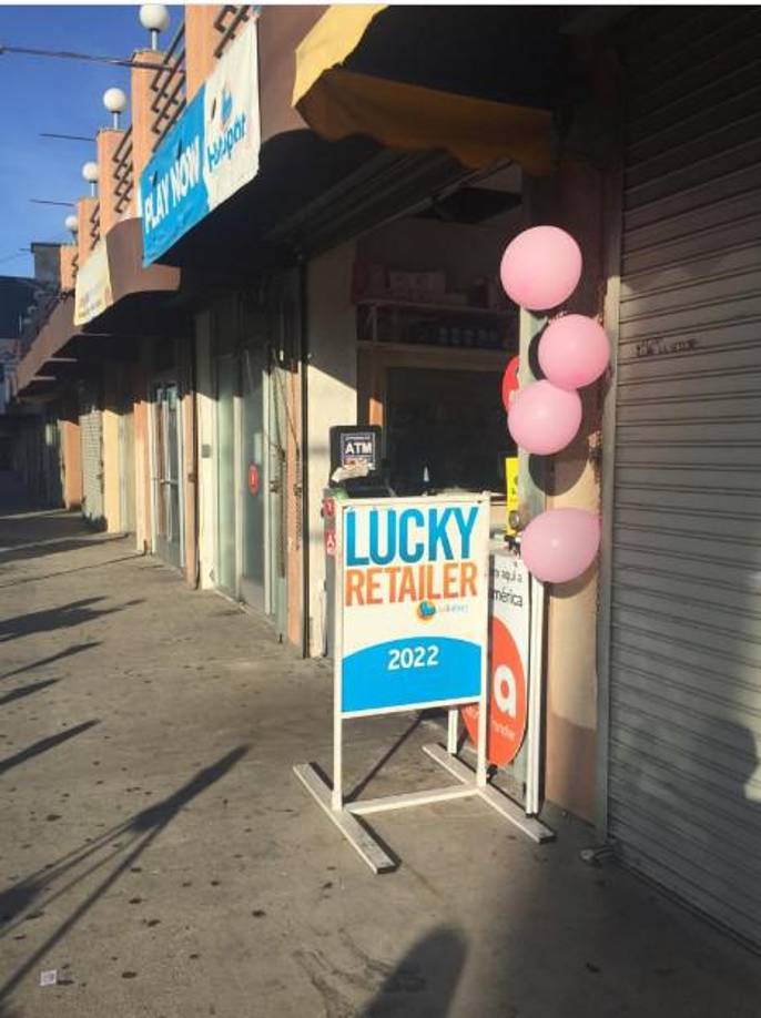 La tiendita de Nabor ha ganado popularidad al saberse que fue aquí donde se vendió el boleto ganador de la lotería.