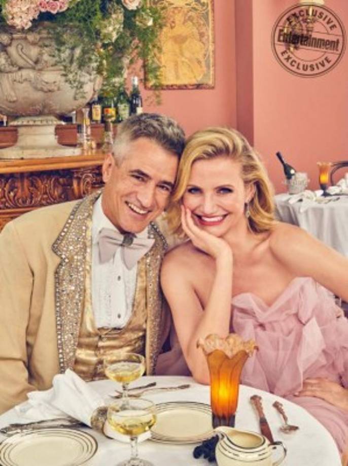 Cameron Diaz, retirada actualmente de la actuación, reveló a la Entertainment Weekly algunos detalles de la grabación.'Estaba muy avergonzada de cantar en público', afirmó al repasar la escena donde hace un horrible karaoke. Por su parte, Everett destacó que 'es una escena asombrosa porque cambia de ridículo a repentinamente increíblemente conmovedor'.