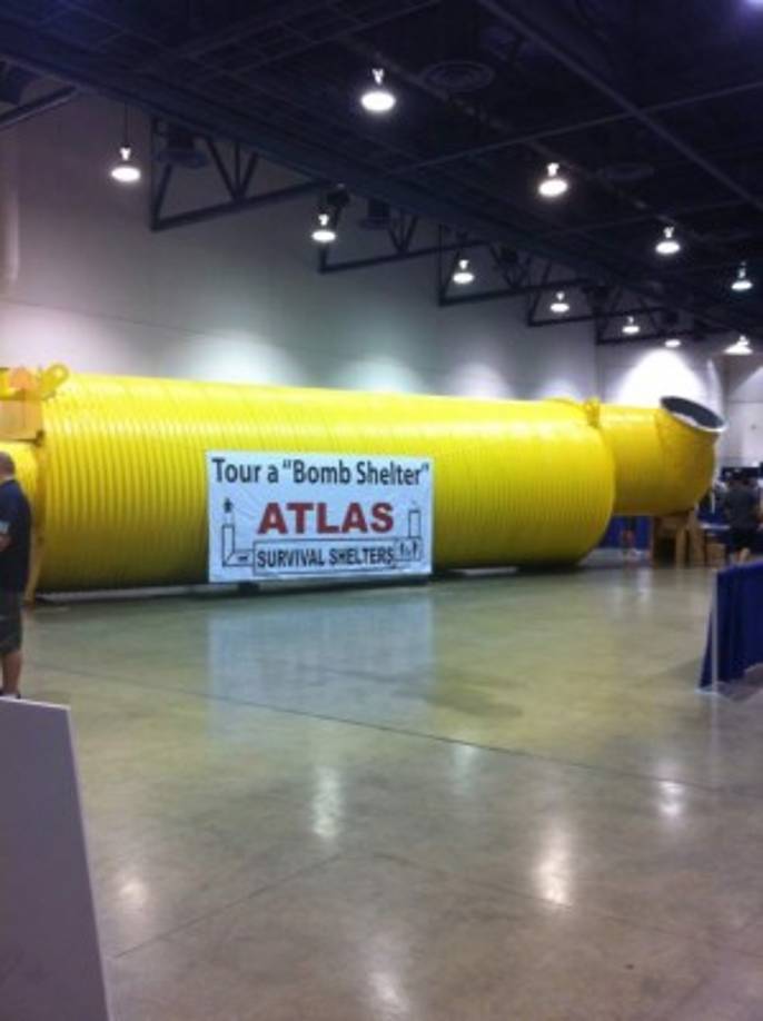 Uno de los pocos constructores de refugios antinucleares del país ya agotó su inventario de búnkeres nucleares y continúa recibiendo pedidos de estos refugios subterráneos lo que evidencia que la preocupación por un posible ataque con armas atómicas está en aumento, incluso aunque el régimen norcoreano haya 'pospuesto' sus anunciadas acciones contra la isla de Guam.