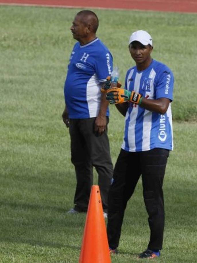 El portero Donis Escober regresa tras ser baja en Trinidad y Tobago pero todo indica que seguirá de suplente.