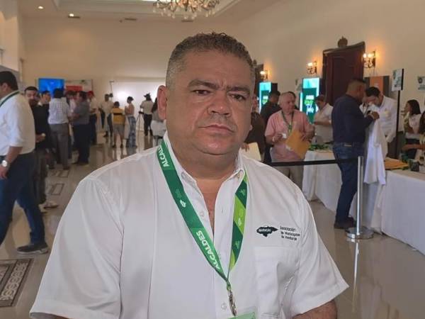 Tras ser electo, el alcalde Juan Carlos Molina dijo que mantendrá una organización sólida y unida, que sirva de puente efectivo con el Gobierno Central.