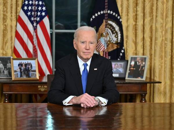 El presidente de Estados Unidos, Joe Biden habla durante su discurso de despedida desde el Despacho Oval de la Casa Blanca en Washington D.C.