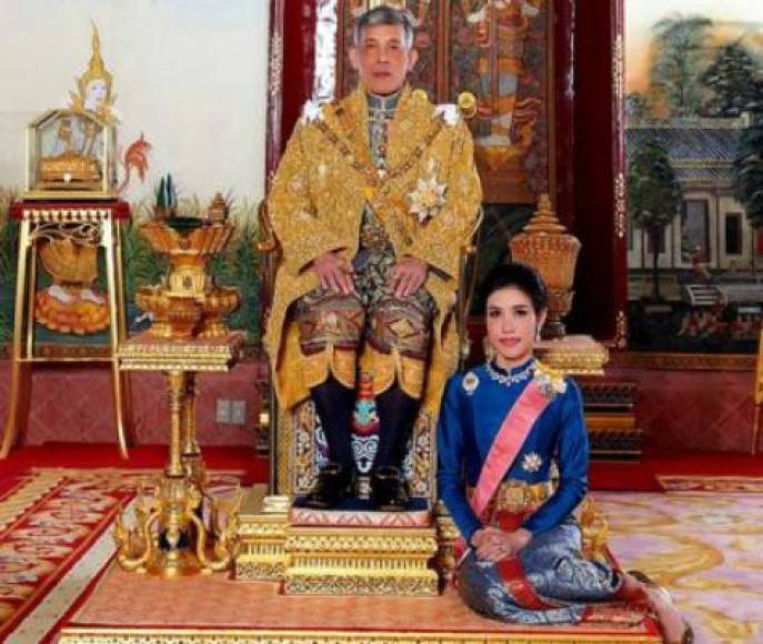 El sorprendente nombramiento en julio del año pasado de Sineenat como 'noble consorte real' ('Chao Khun Phra') fue el primero en casi cien años, ya que el título había quedado obsoleto.