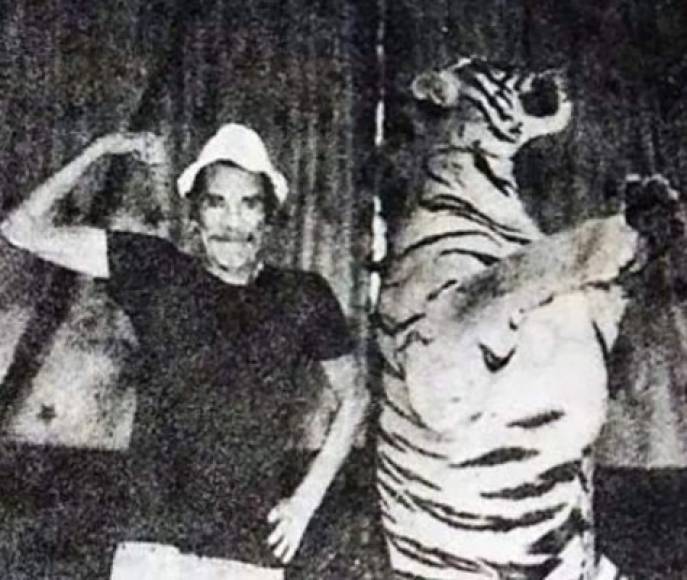 En esta foto por ejemplo, el descendiente de 'Monchito' compartió una imagen de su abuelo en la que aparece en un circo, acompañado de un enorme tigre