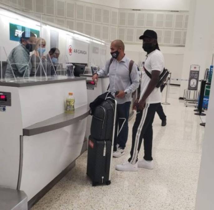 El fichaje de Alberth Elis es cuestión de hora para que se haga oficial. El delantero hondureño viajó desde el aeropuerto internacional de Houston con destino a Portugal para concretar su llegada al Boavista, donde será compañero de Jorge Benguché. <br/><br/>El catracho estará pasando el reconocimiento médico el sábado.