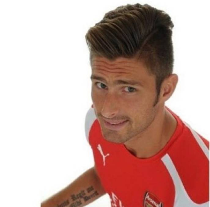 El 26 de junio de 2012, fichó por el Arsenal de Inglaterra.