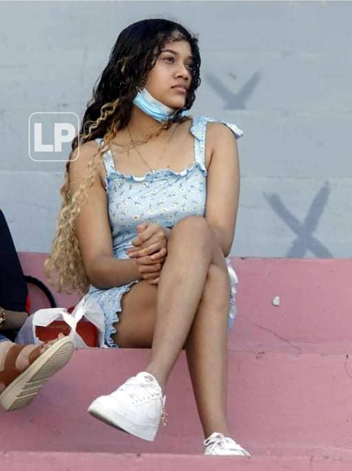 En las gradas del coloso ceibeño asistieron muchas aficionadas.