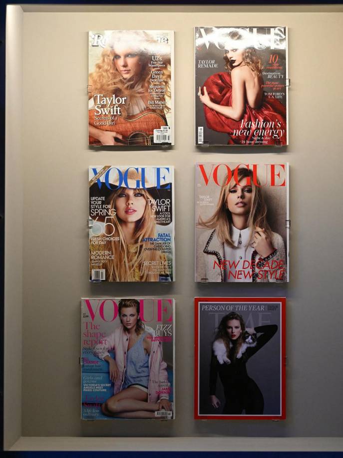 El camino que propone la muestra -de entre 60 y 90 minutos- lleva por las cuatro plantas de este museo, uno de los más singulares de la capital británica, y hace 13 paradas en diferentes vitrinas donde se exhibe el material del archivo personal de Swift con alusión a las letras de sus canciones y discos. En el museo también se pueden oservar varias revistas en las que Taylor ha salido en la portada.