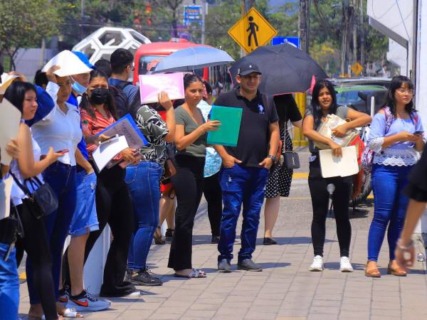 El número de desempleados es cada vez mayor, lejos de generar nuevas fuentes de empleo hay cierre de empresas.