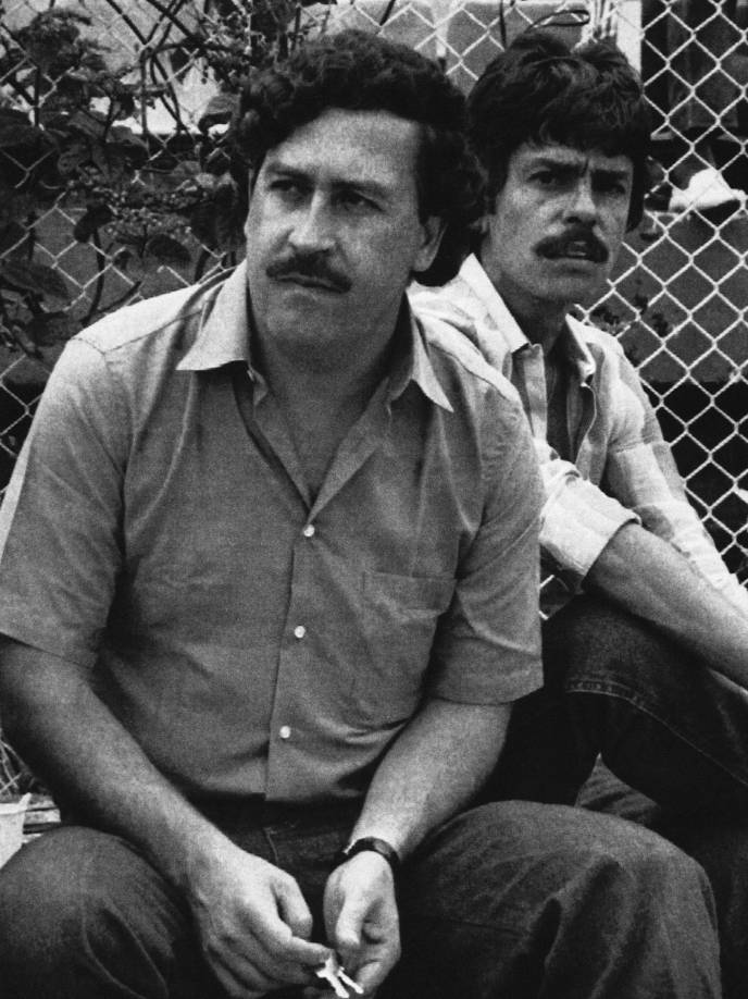 “Mi familia todos vivimos muy bien”, afirmó Laura. “El tío Pablo dejó demasiado dinero, fue de cada uno conservarlo o malgastarlo”. Según la sobrina del narcotraficante, gran parte de ese capital se ha mantenido a lo largo de los años gracias a la creación de empresas legales, en las que se ha reinvertido el dinero dejado por Escobar.