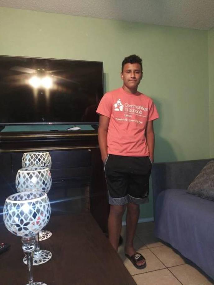 Las autoridades locales informaron que Erick fue asesinado por una vecina mientras intentaba ingresar a su casa.