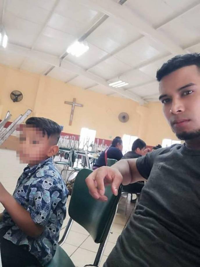 El hondureño se dedica a la agricultura y aunque no tiene hijos, ayuda a unos niños de la Aldea Las Cortinas que se quedaron sin padre y a los que apoya desde que estaba en Honduras.