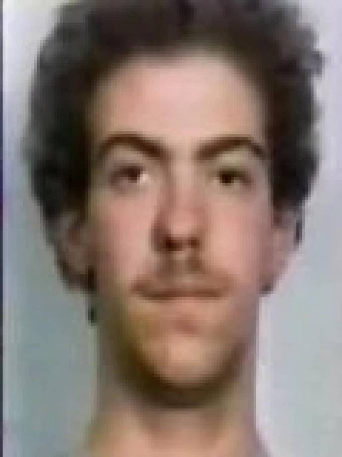 Joseph Bradehoft: El último asesinato de DahmerJeffrey estranguló a Joseph Bradehoft y, más tarde, conservó su torso y cráneo en un congelador. Joseph tenía 3 hijos.