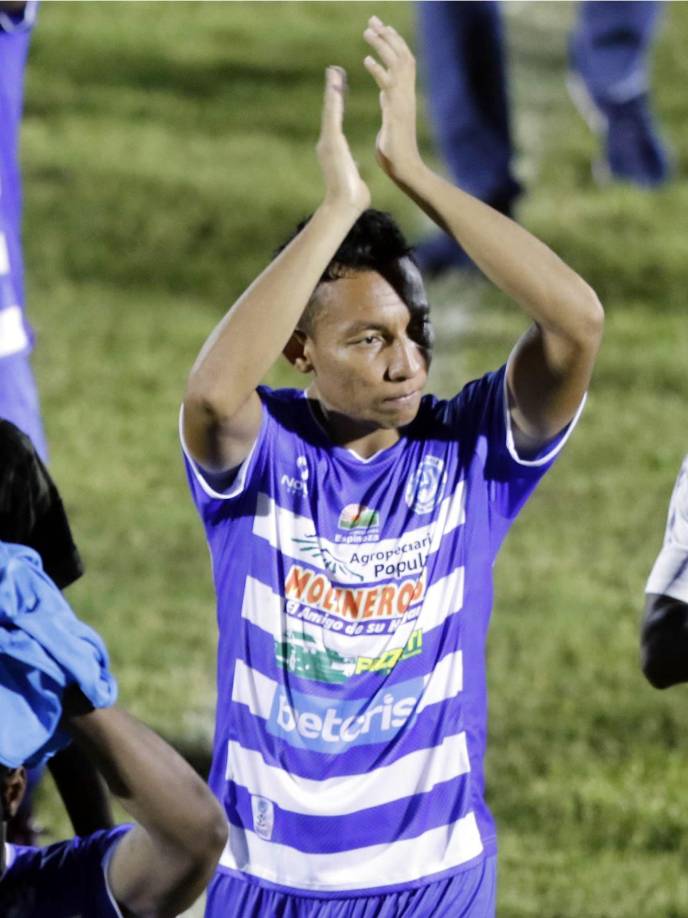 Allan Banegas no sigue en el Victoria y se convertirá en el nuevo fichaje del Marathón, a falta de anuncio oficial. El volante de contención regresa al Monstruo Verde tras su paso por los clubes Olimpia y Victoria.