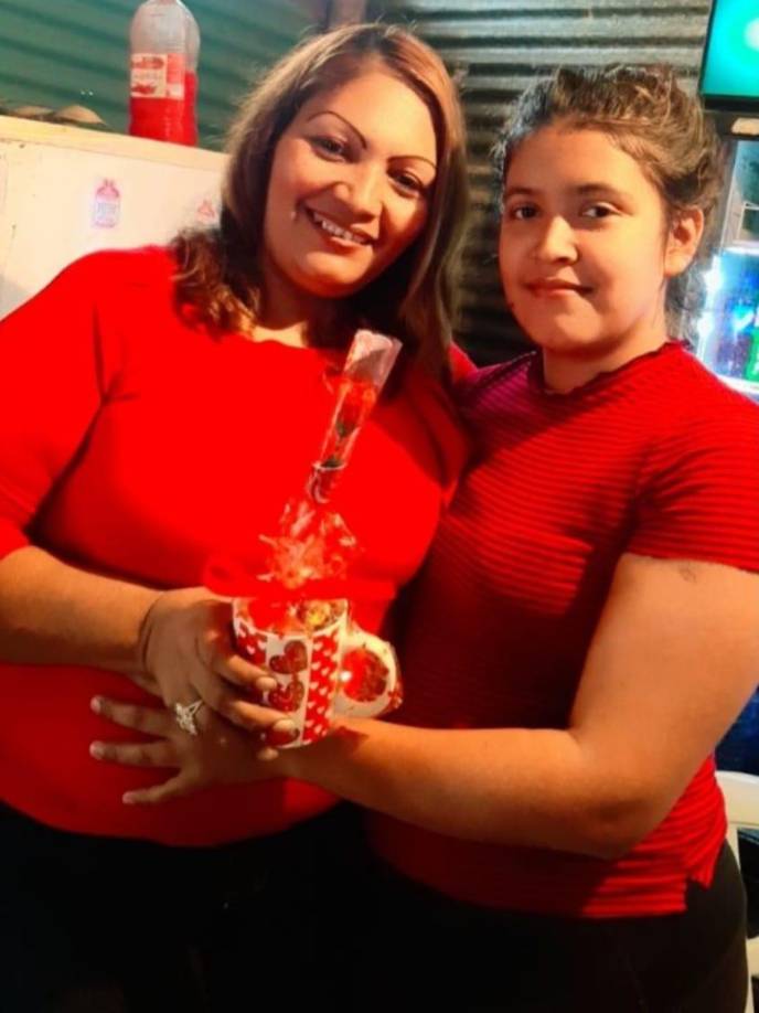 Aquí una foto reciente de Sandra y su hija Rosa.