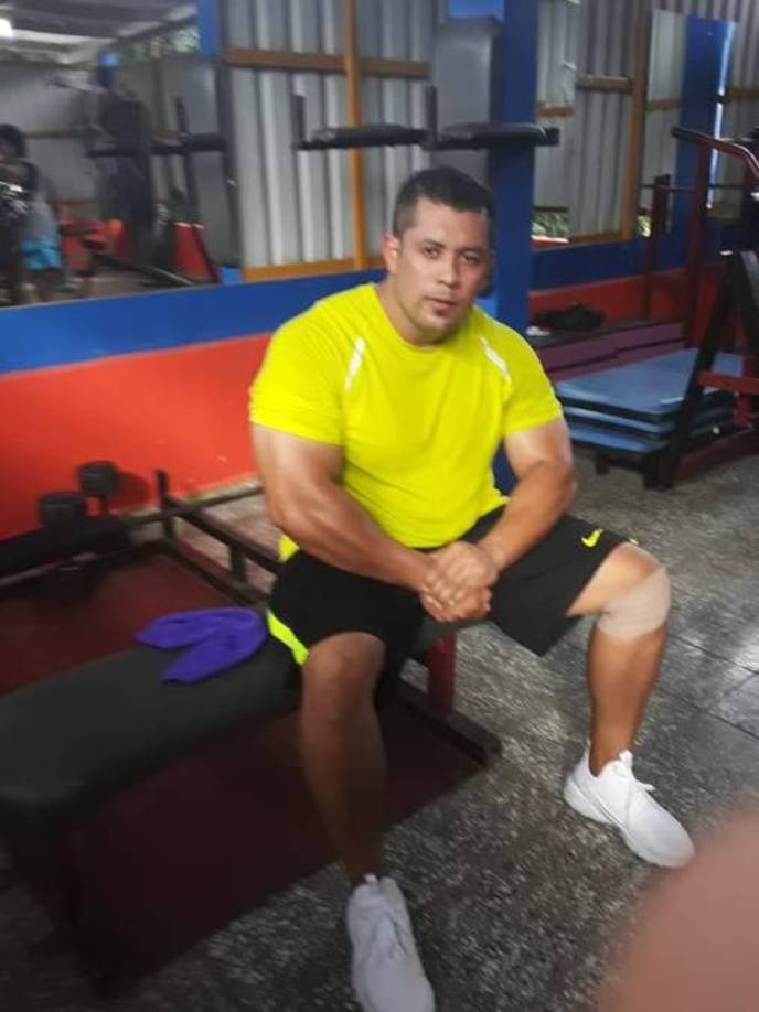 De acuerdo con relatos, el instructor se encontraba en su vivienda en el barrio San Antonio hasta donde llegaron varios desconocidos que irrumpieron en el apartamento y le infirieron varios balazos en diferentes partes del cuerpo.