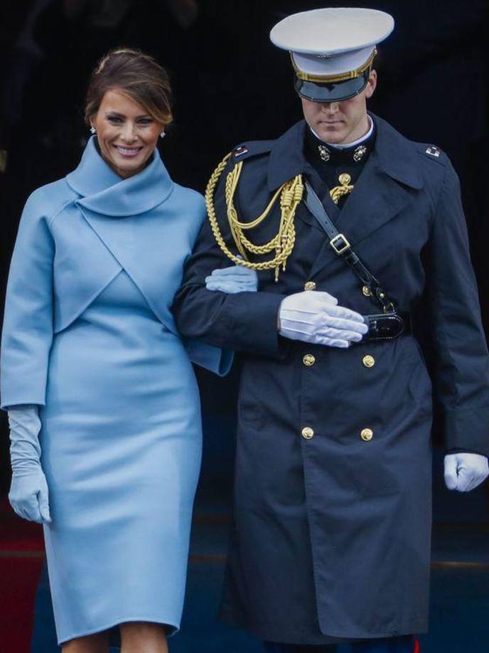 Melania siempre ha demostrado su pasión por la moda, y durante la investidura de Trump acaparó la atención por su elegancia.