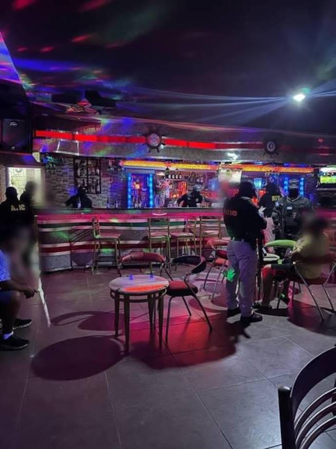El sábado 9 de diciembre agentes de la Atic llegaron al centro nocturno Fiesta Club dándole seguimiento a una denuncia anónima y tras el operativo capturaron a los dueños y administradores. 