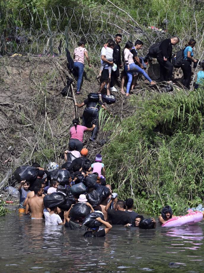 “No sabemos qué otra ley venga que nos pueda amparar a nosotros, que nos pueda dar esa seguridad que vamos a pasar hacia Estados Unidos. Entonces tomamos la decisión de arriesgarnos”, declaró a EFE un venezolano que prefirió guardar el anonimato.