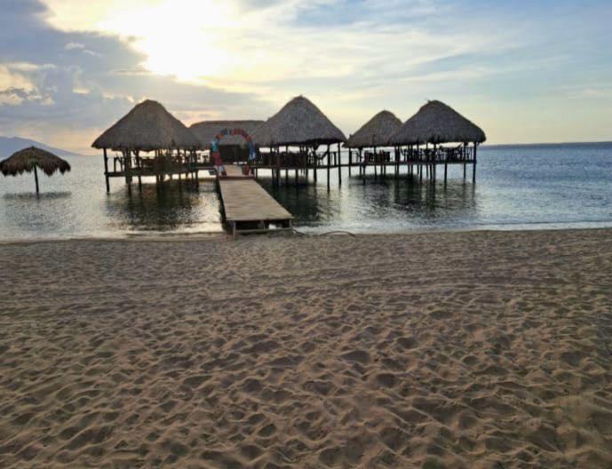 Auto de prisión por construir en playas en la Bahía de Trujillo