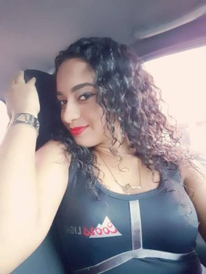 Diana Johnson, la hermosa colocha que deleita en los estadios de Honduras.