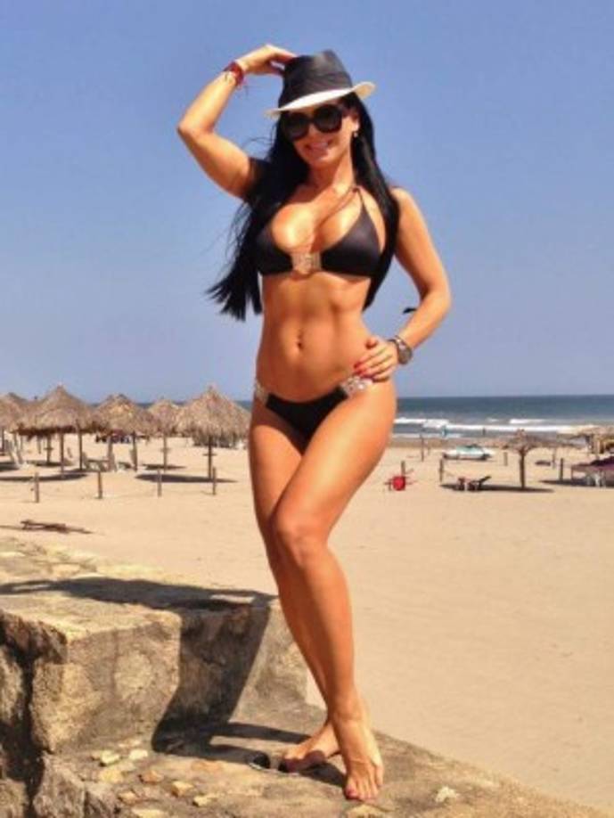 Actualmente comparte escenario junto a Sergio Goyri en la obra teatral Los Hombres Son de Marte, Las Mujeres de Venus.