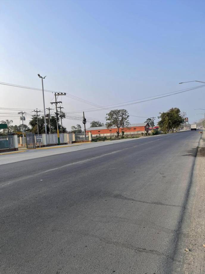 Perdomo aclaro que los progreseños no pagar´n ni un centavo por este pavimento ya que se hizo con fondos gubernamentales. “Esa fue una lucha frontal que tuvimos de manera permanente desde que ingresamos a la corporación municipal, nos opusimos a que se endeudaran las finanzas del municipio, porque esa es una calle nacional. Ya había hasta una solicitud de parte de la alcaldía donde se pretendía hacer otro tipo de obra y todo eso. Sin embargo, a nuestro criterio no era justo que se endeudara a un municipio a pagar por una calle nacional y eso lo expusimos de manera permanente. Y al final, pues, tuvimos esa buena noticia de que se intervino con fondos gubernamentales. No hubo necesidad de endeudamiento para este proyecto”, apuntó.