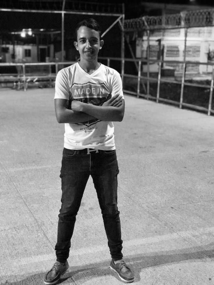 La motocicleta de la pareja no fue hallada en la escena, lo que sugiere que el móvil del ataque habría sido el robo del vehículo. 