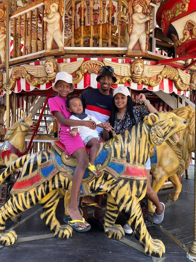 Bryan Róchez - El delantero hondureño del Portimonense de Portugal visitó la ciudad de Cádiz, España, junto a su familia.