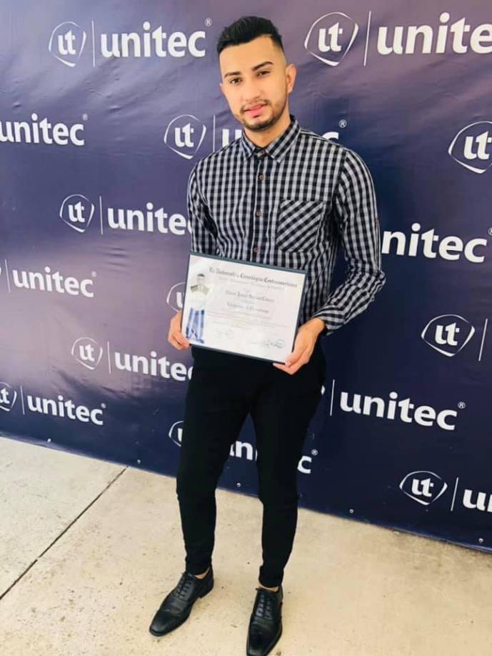 Otros allegados dijeron que el malogrado joven también trabajó en la corporación Televicentro y además como editor de un programa de televisión. 