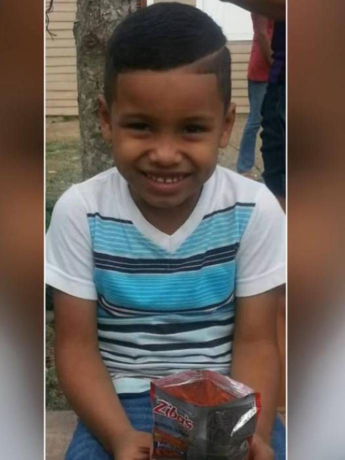 Univisión también compartió fotografías de Snyder cuando aún estaba en Honduras. Snyder dice que extraña mucho “los mangos y las frutas que hay en Honduras”. 