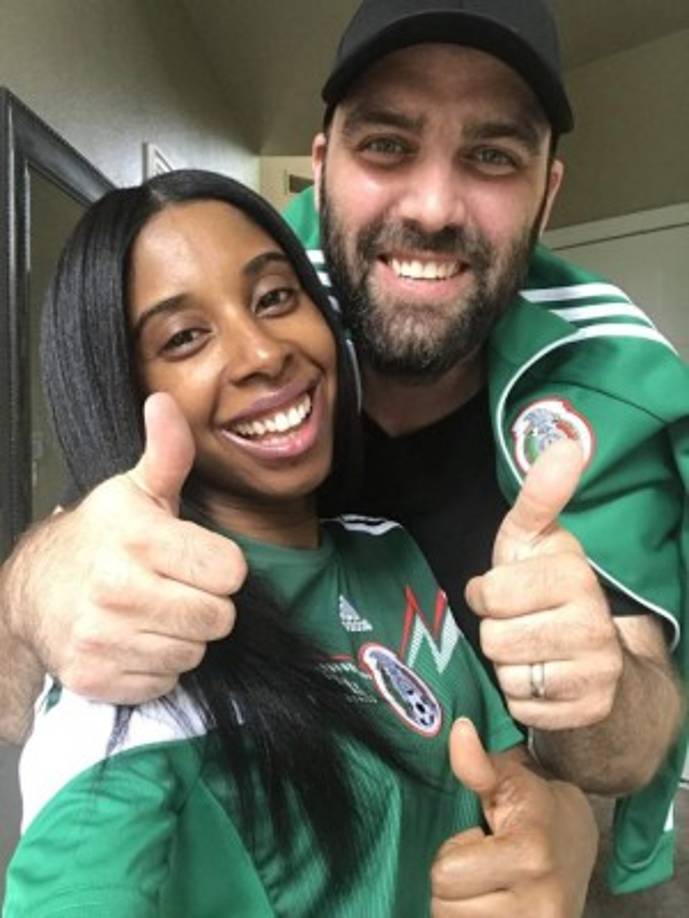 ¿Y cómo conoció el amor? La cantautora Goodman se encontraba en una reunión con varias personas, cuando conoció al que un año más tarde la llevaría al altar. En el momento en que ella vio entrar a la reunión a David M. Hegwood, sintió que él era alguien especial. Ella estuvo totalmente segura, de que él era el hombre que Dios había escogido para ella.