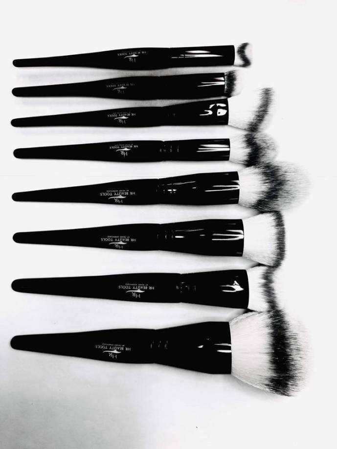 Sin embargo, la aceptación del producto ha sido un éxito “Teniendo en cuenta que es un producto nuevo y que es difícil competir con marcas mundialmente reconocidas, la aceptación ha sido muy buena, estamos aún trabajando en las tiendas virtuales como amazon en las que los productos serán vendidos”. 