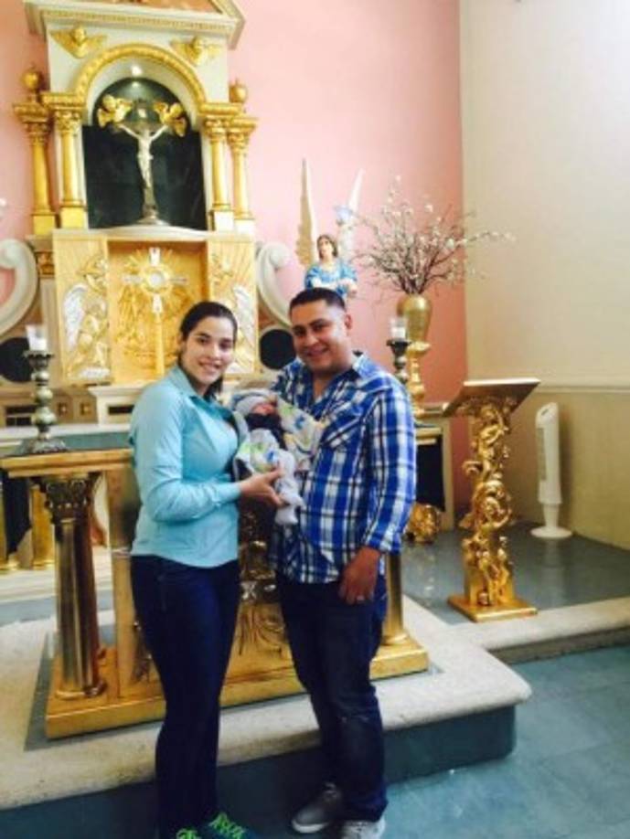 Antes del mes de nacido el niño fue llevado también a la iglesia.