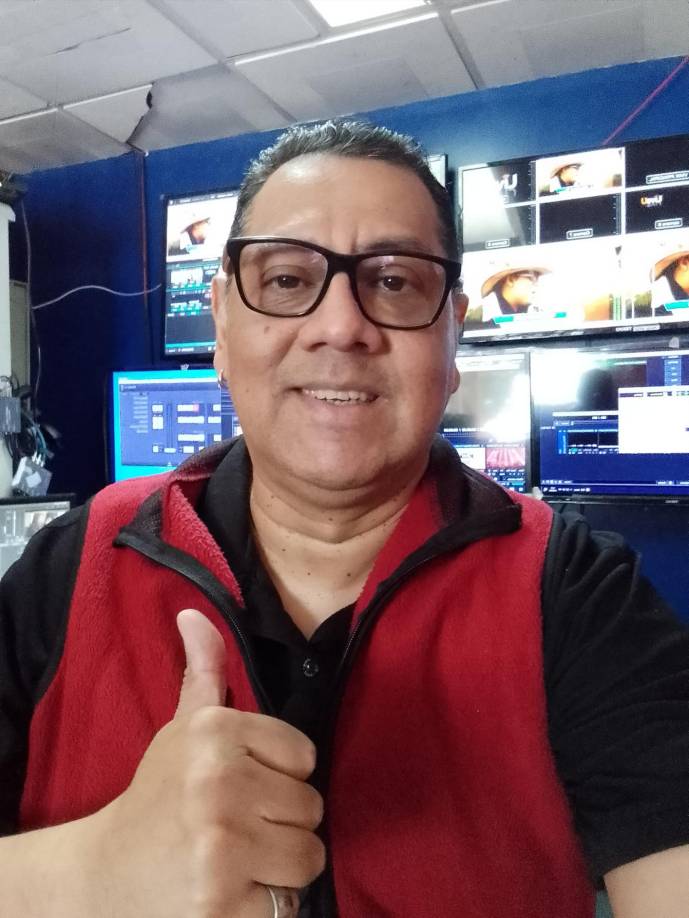 En radio uno de los programas más recordados es el “Show de Ricky y Carlos” junto con Ricardo Chinchilla.