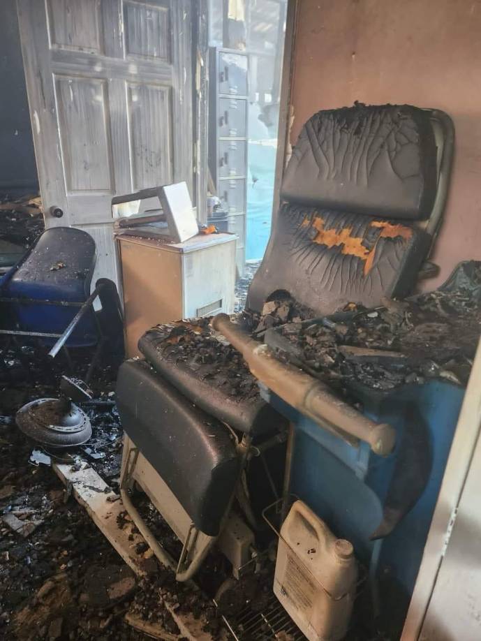 La mayoría de equipo médico y camas de hospital quedaron inservibles. 