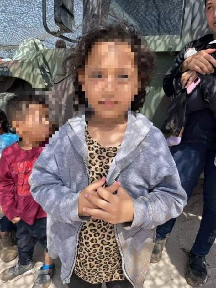 Agentes del Texas DPS localizaron a la menor, originaria de Honduras caminando sola y la pusieron bajo resguardo.