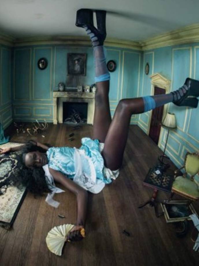 La modelo sursudanesa-australiana Duckie Thot ha sido la escogida por el fotografo Tim Walker para ser la protagonista del calendario Pirelli 2018 al interpretar el personaje de Alicia.