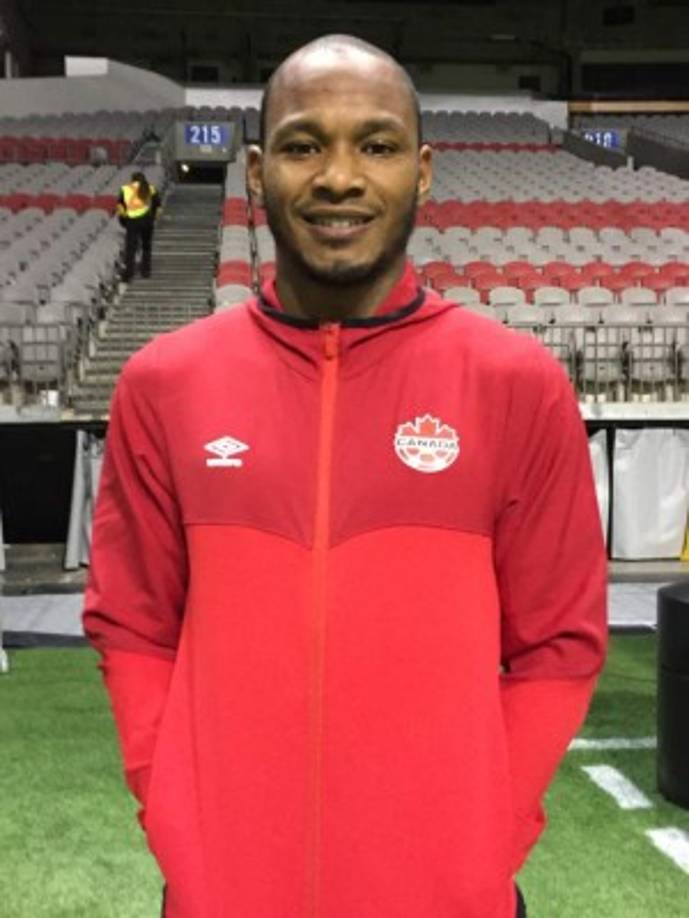 El mediocentro canadiense Julian de Guzmán anuncia su retirada a los 35 años. Jugó en Hannover, Deportivo de la Coruña, Toronto y Dallas, entre otros.