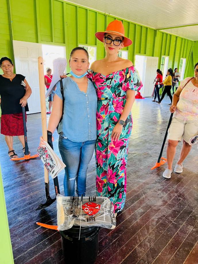 Alexa Solórzano es una profesional del Derecho, egresada de la Universidad Tecnológica de Honduras (UTH).