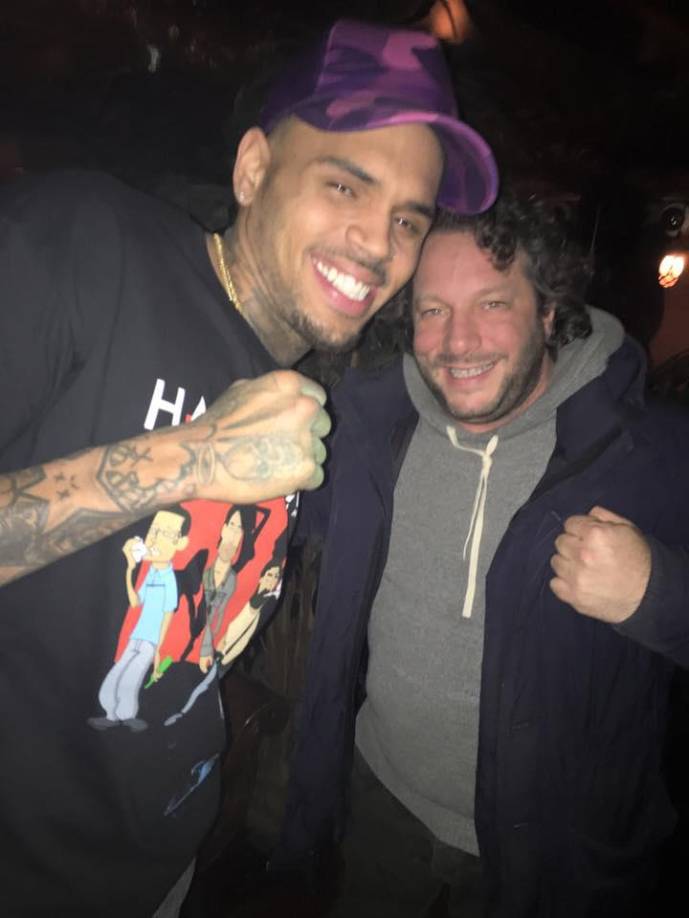 Según la demanda presentada este martes en un tribunal de Los Ángeles, el artista solicita una compensación de <b>USD 500 millones</b>, alegando que la producción <b>“dañó de manera imprudente” su reputación</b>.