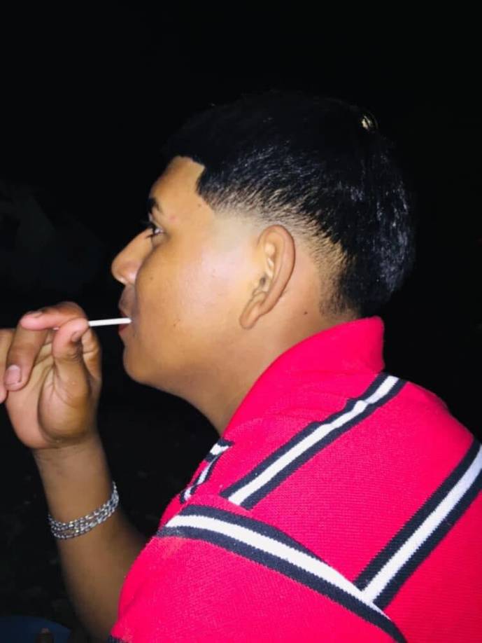 Los cuerpos presentaban varias perforaciones de bala en diferentes partes. Luego de sacarlos por la fuerza de la colonia los llevaron a un sector desolado donde les dispararon.