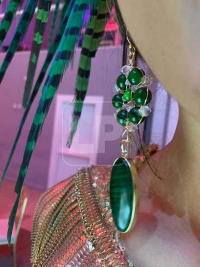 La hermosa joven de 25 años se veía espectacular en semejante creación diseñada en color verde. <br/>