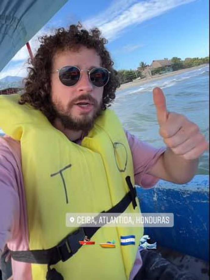 Luisito Comunica decidió trasladarse a la comunidad garífuna de Sambo Creek y fue en este lugar en donde el Victoria lo sorprendió.