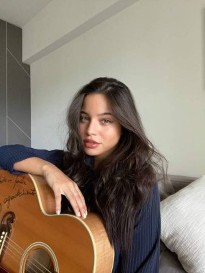 Como solista ha lanzado las canciones, 'Recalienta,' 'Billion' y 'No Soy Yo.'