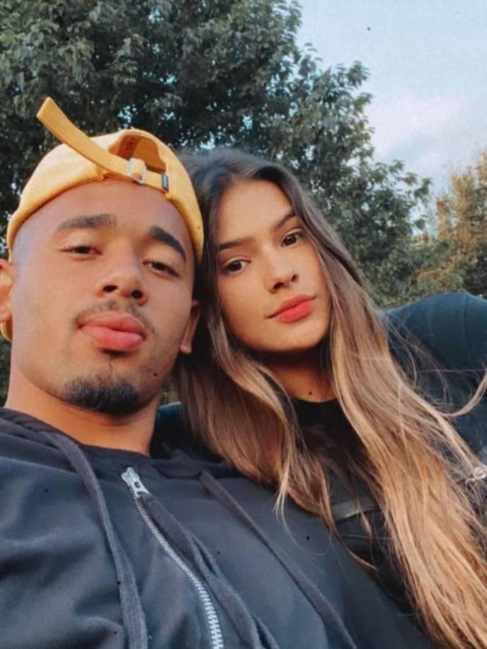 La influencer aseguró que no se trata de ninguna infidelidad por parte de Gabriel Jesús, sino que ya está cansada de la presión que siente de terceras personas, muchos indican que es por la familia del futbolista.