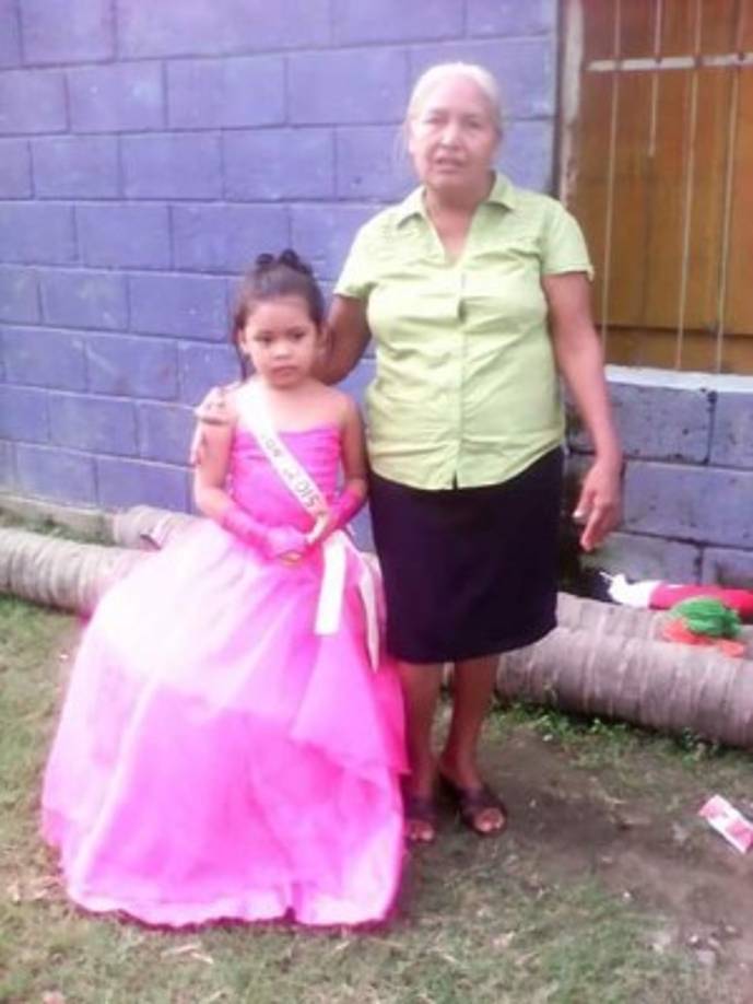 Suyapa Bonilla: Por ser luchadora emprendedora no dejarnos abandonados a pesar de las circunstancias y sin tener un hombre como apoyo a su lado. Mi mamá es la más espectacular del mundo como mama y como abuela es incomparable..este día es poco para lo que usted se merece MARTHA FIGUEROA la mami más linda del mundo no por su físico sino por su enorme corazón.