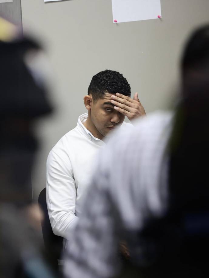 Los siete policías son acusados de robarse 14 millones de lempiras durante un allanamiento en una vivienda en la residencial Los Alpes, de SPS, el pasado 29 de diciembre de 2023. 