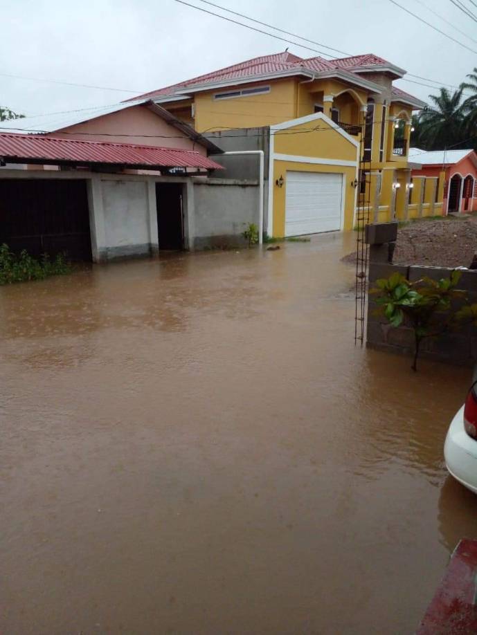 En el resto de los departamentos de Atlántida y Colón no se han reportado mayores incidencias.