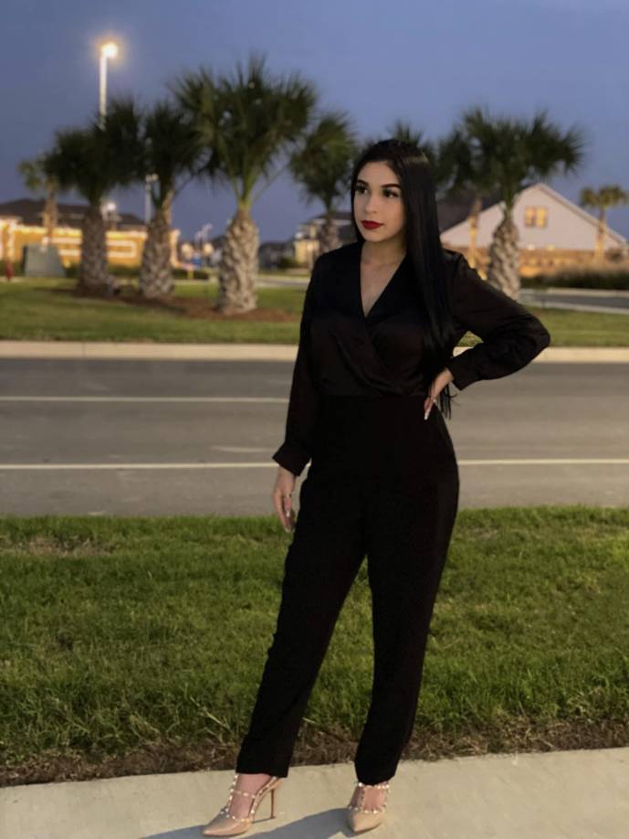 Aparentemente, después de compartir con sus amigos, la joven había quedado en encontrarse con otras personas, pero las autoridades todavía no ha podido ser corroborar si sucedió así.